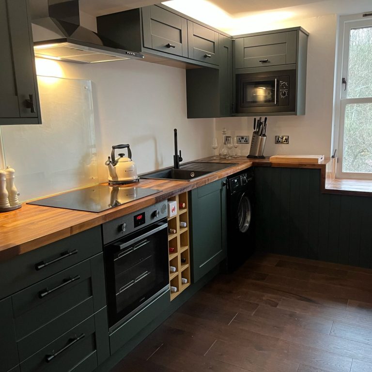 Penthouse flat kitchen renovation in Glasgow by BSM Contracts