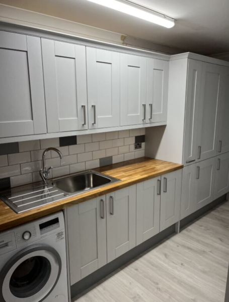 Glasgow utility room installation with shaker style kitchen units and appliances